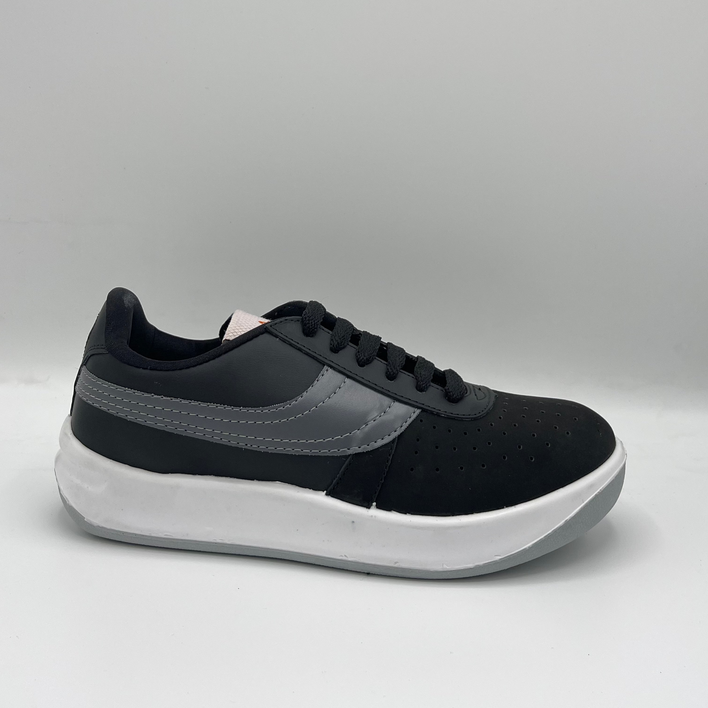 Racer 102 Men’s Sneakers (Black & White)
